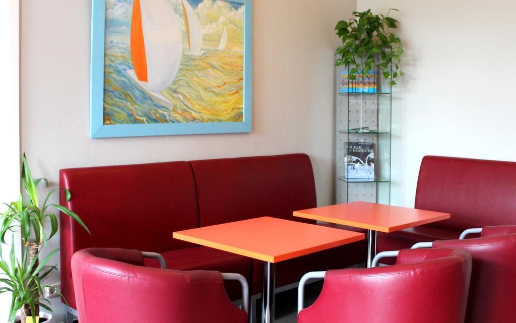 Younior-Hotel Stralsund Extérieur photo