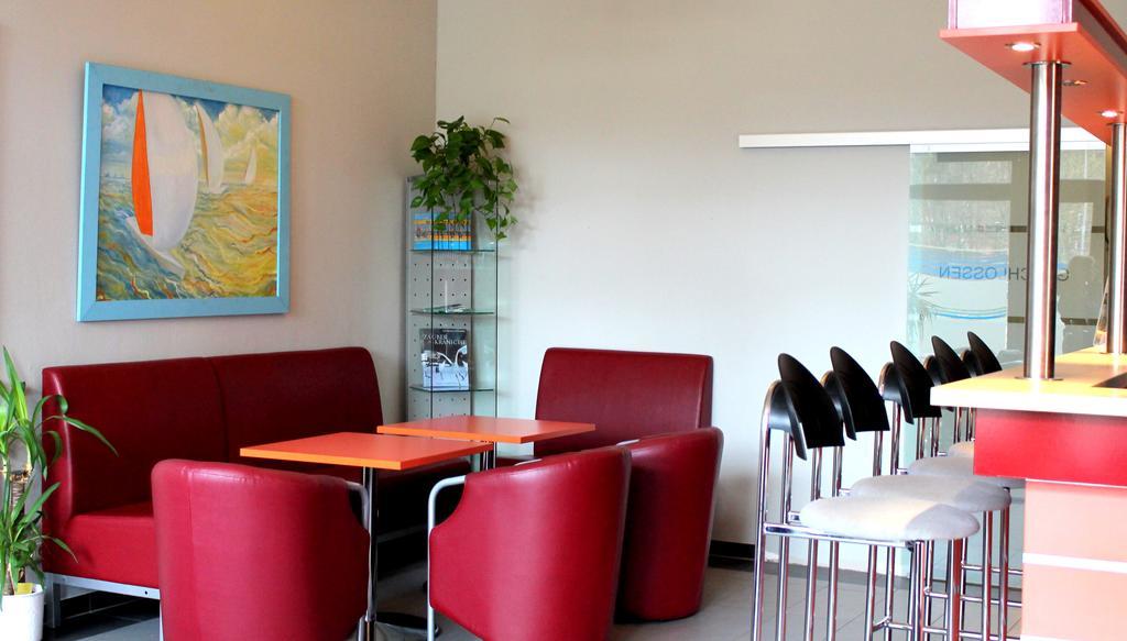 Younior-Hotel Stralsund Extérieur photo