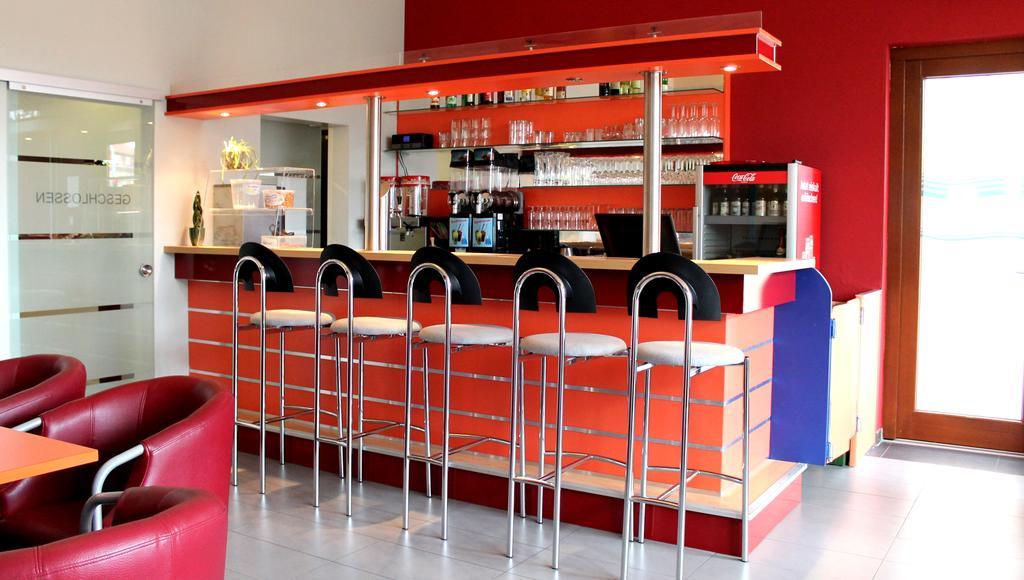 Younior-Hotel Stralsund Extérieur photo